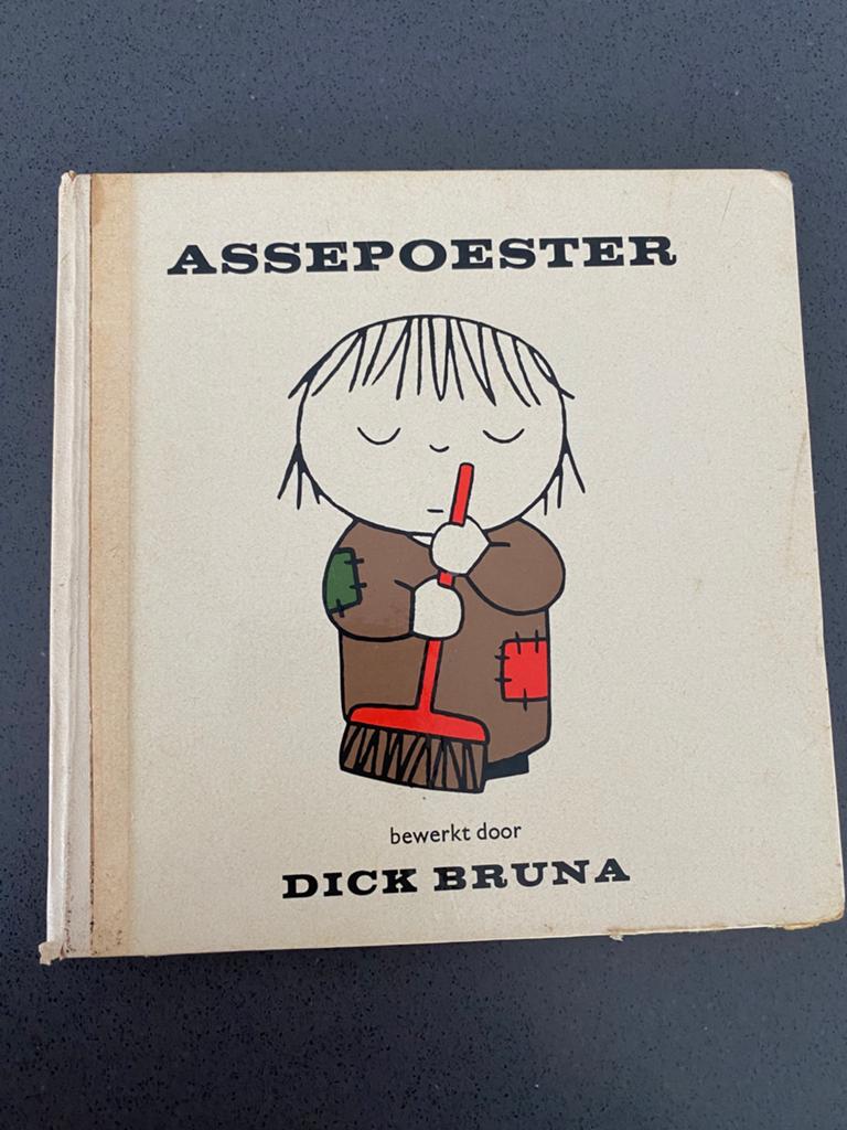 Vintage boekje Assepoester bewerkt door Dick Bruna, Ophalen of Verzenden, Gelezen