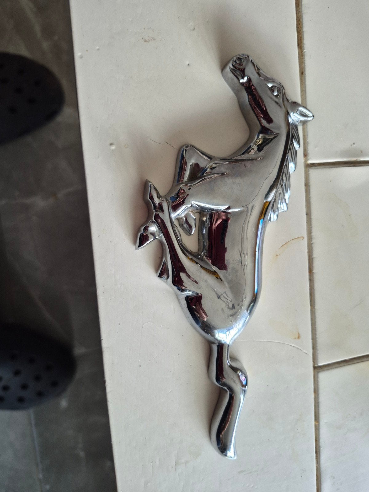 Chromen paard embleem - Ferrari stijl, Ophalen of Verzenden