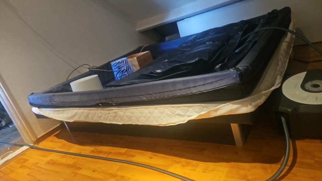 Tweepersoons waterbed - leeg en klaar voor ophalen, Huis en Inrichting, Slaapkamer | Waterbedden, Ophalen