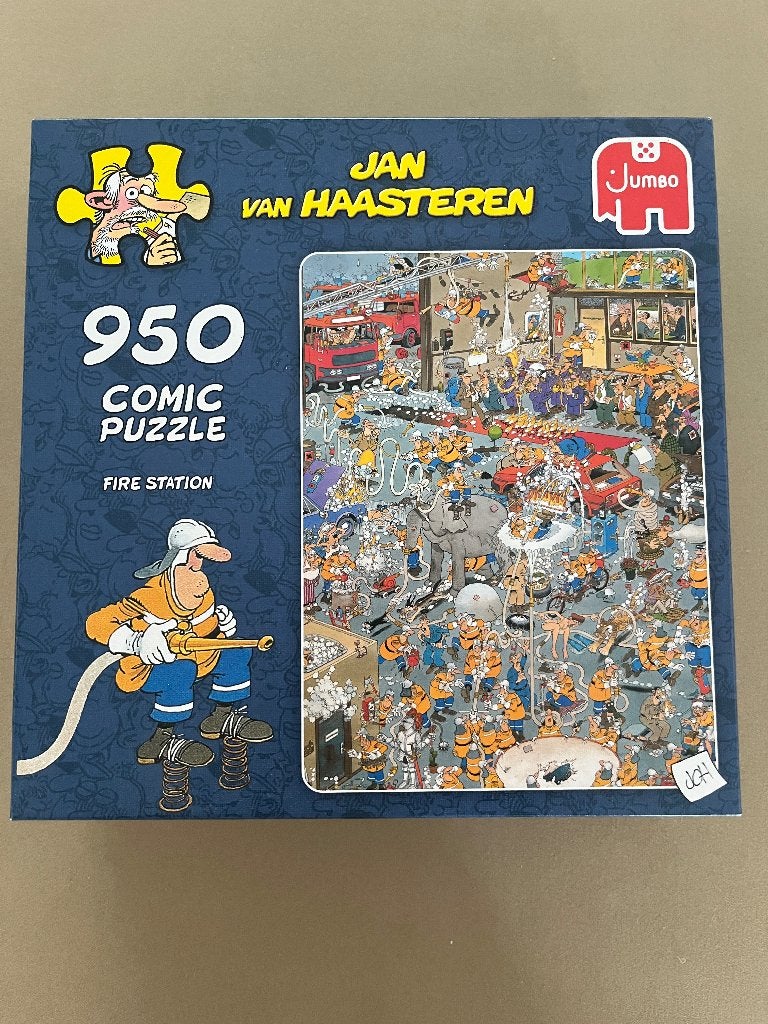 Jan van Haasteren puzzel Fire station 950 stukjes, Hobby en Vrije tijd, Ophalen of Verzenden, 500 t/m 1500 stukjes, Zo goed als nieuw