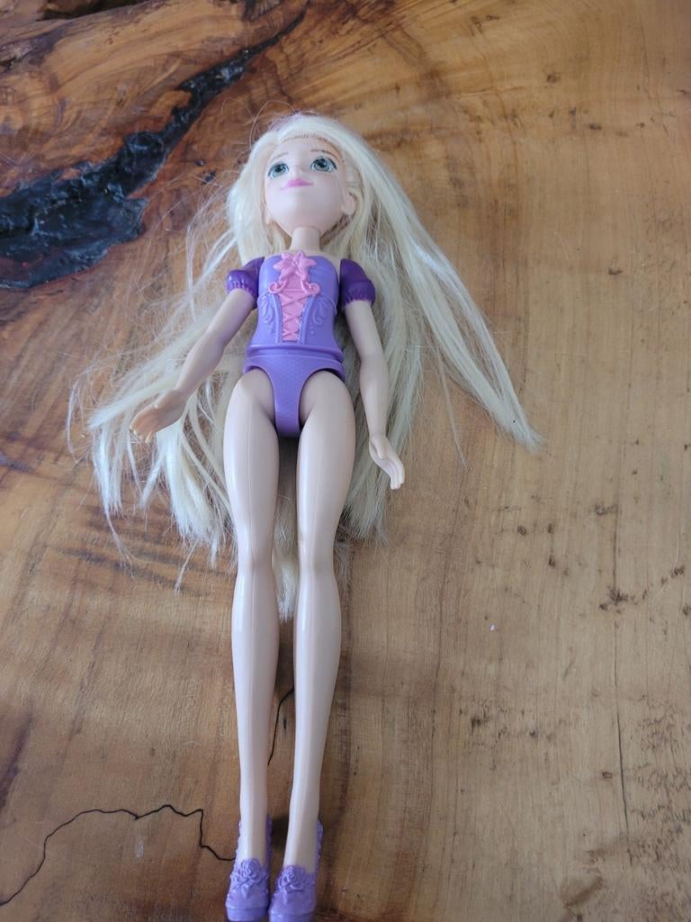 Elsa Pop met lang blond haar en paarse kleding, Ophalen of Verzenden
