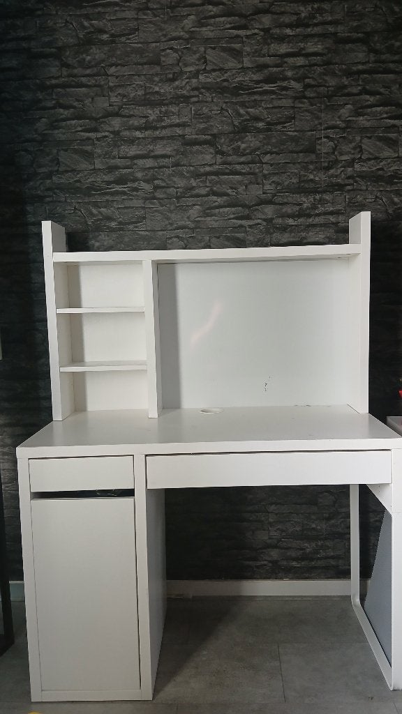 School bureau met een stoel, Huis en Inrichting, Bureaus, Ophalen, Gebruikt, Schoolbureau, IKEA