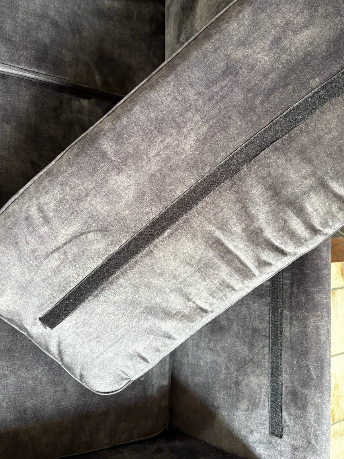 Comfortabele grijze tweepersoonsbank, Ophalen, Gebruikt, 150 tot 200 cm, Tweepersoons