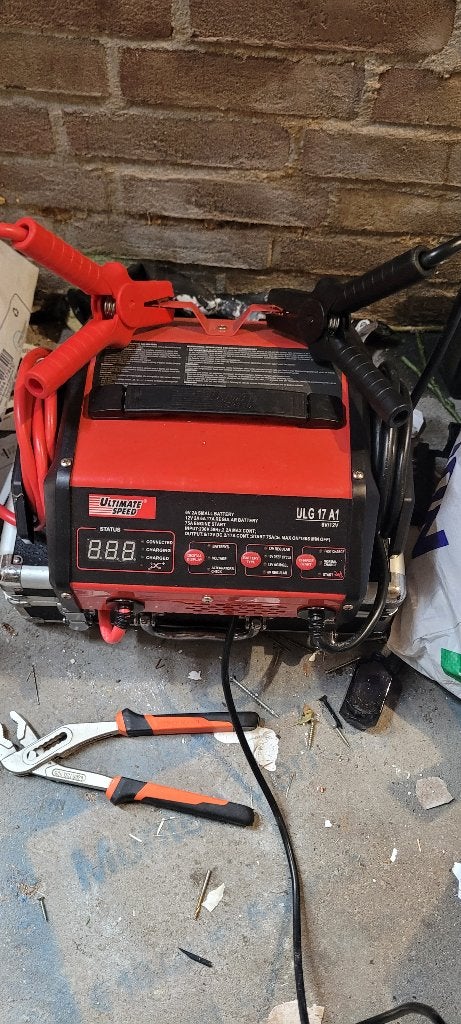 Ultimate Speed Auto Acculader met Starthulp ULG 17 A1, Ophalen, Zo goed als nieuw