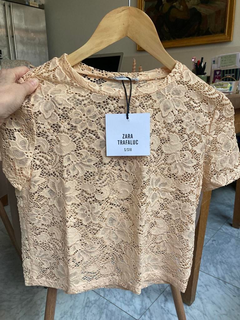 Kanten Zara top in abrikoos kleur, nieuw met kaartjes!, Overige kleuren, Verzenden, Nieuw, Korte mouw