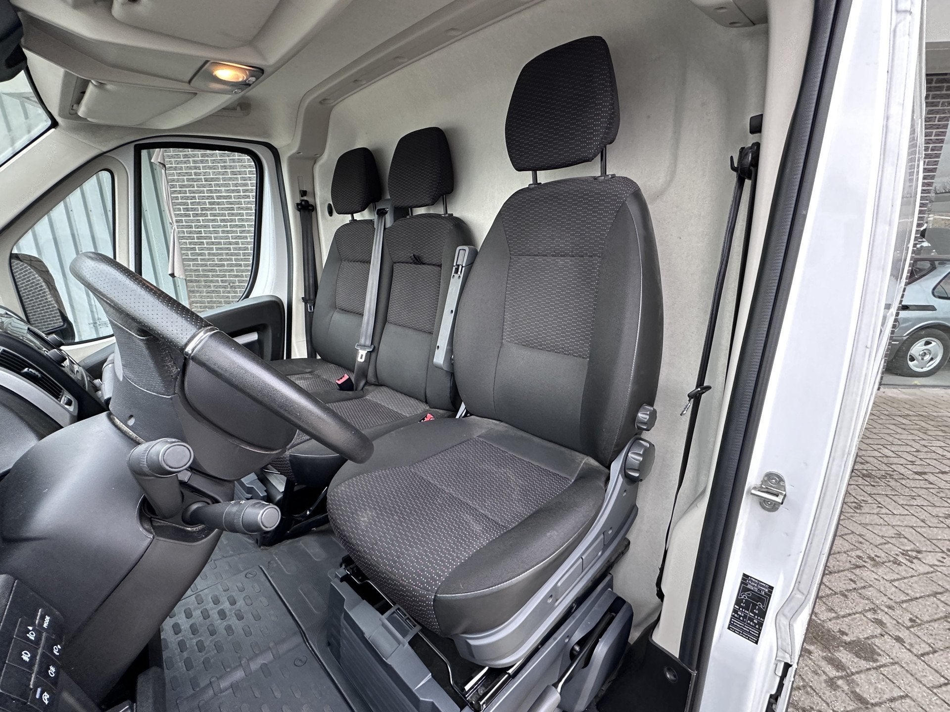 Opel Movano 2.2D 140 Zwaar L2H2 Edition | 3-zitter | Radio |, Voorwielaandrijving, Dealer onderhouden, Stof, Gebruikt
