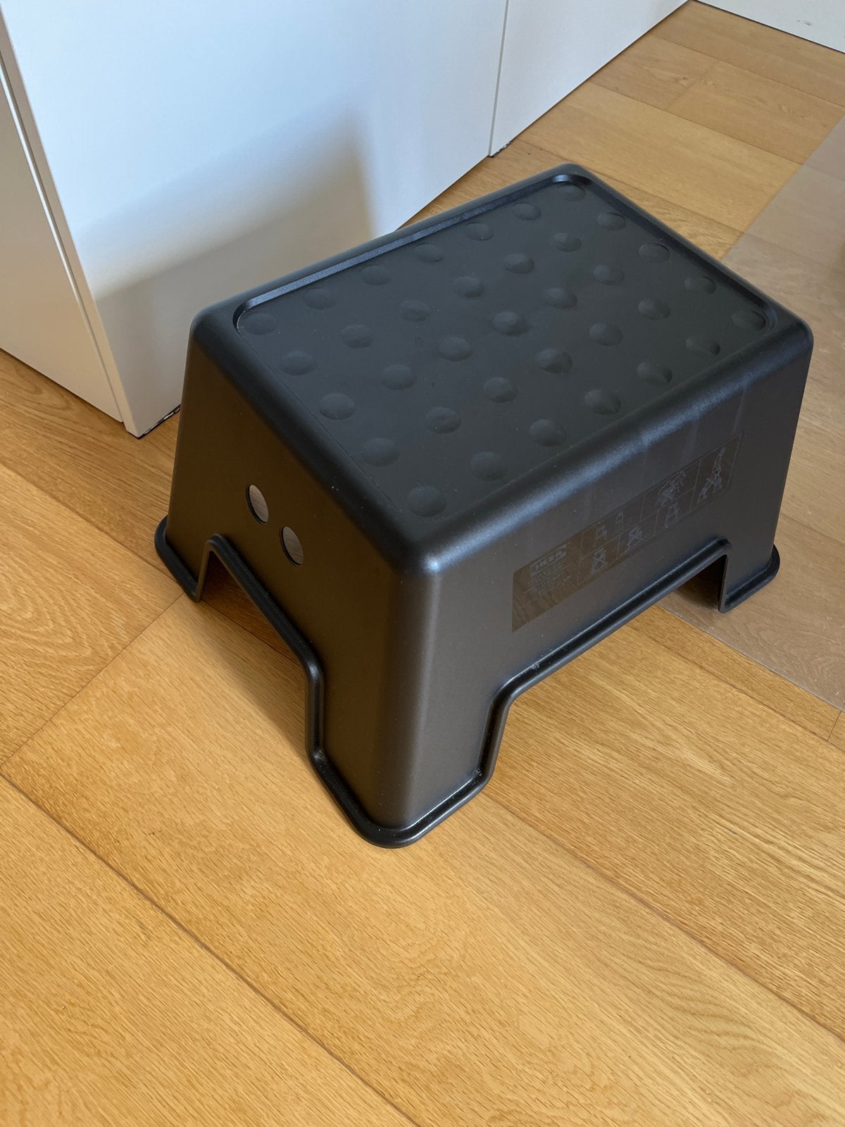 Zwart kunststof opstapje - IKEA BOLMEN - Step Stool, Huis en Inrichting, Ophalen, Zo goed als nieuw, Kunststof