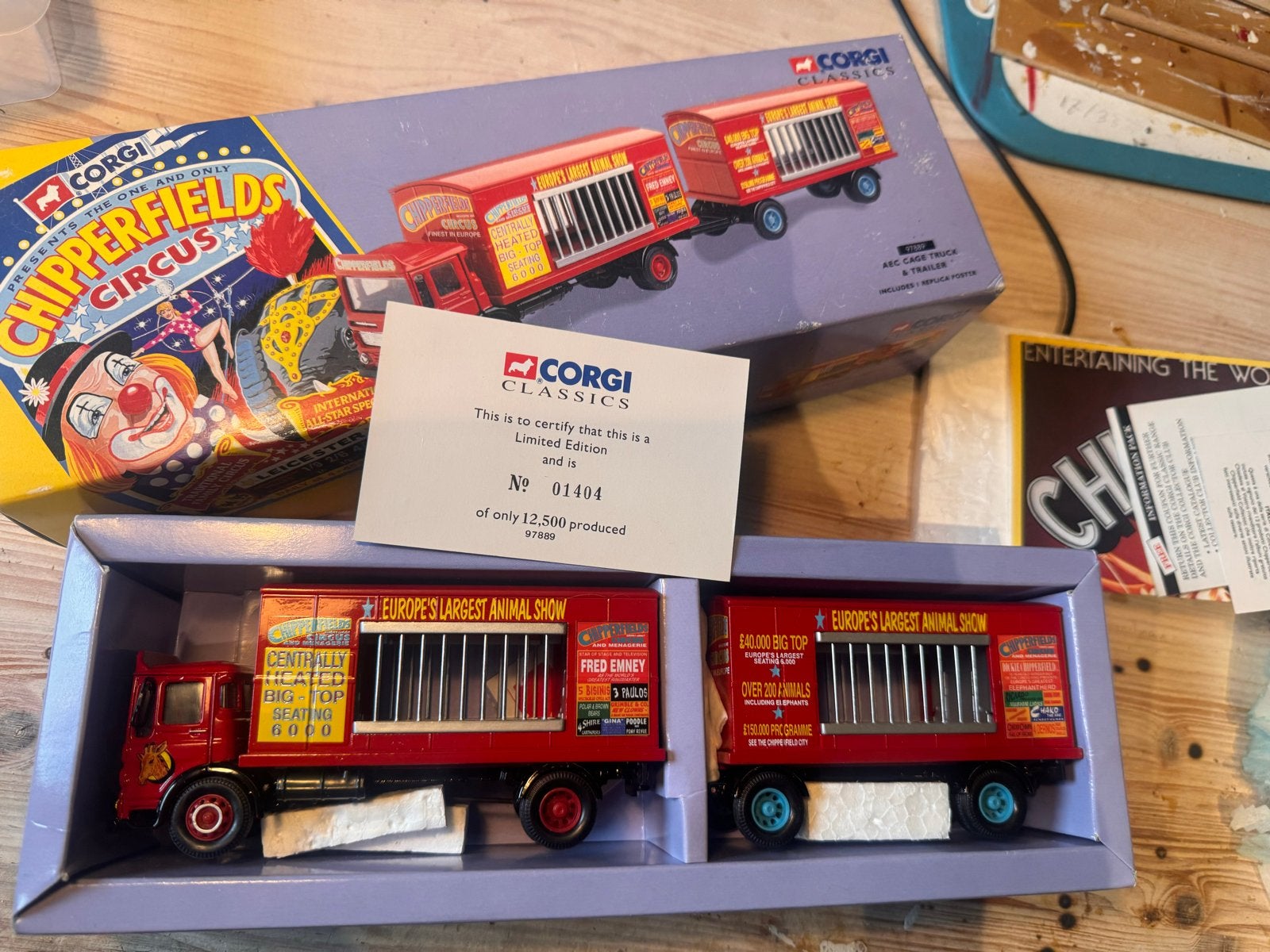 Corgi Chipperfield's Circus truck met aanhanger, Ophalen of Verzenden, Zo goed als nieuw, Bus of Vrachtwagen