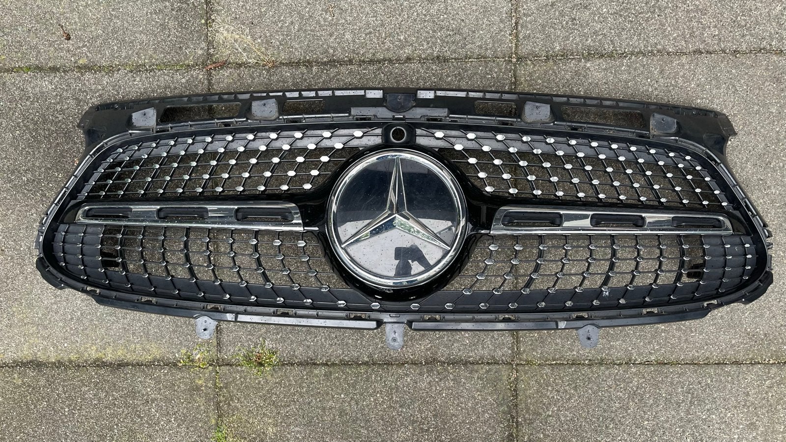 Mercedes-Benz GLA H247 AMG Grille A 247 888 39 01, Gebruikt, Voor, Mercedes-Benz, Ophalen of Verzenden