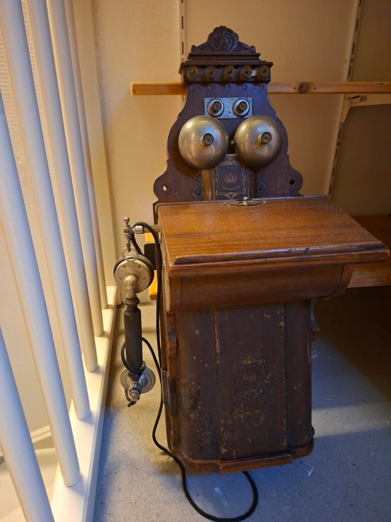 Antieke wandtelefoon met zwengel - Decoratief object, Ophalen