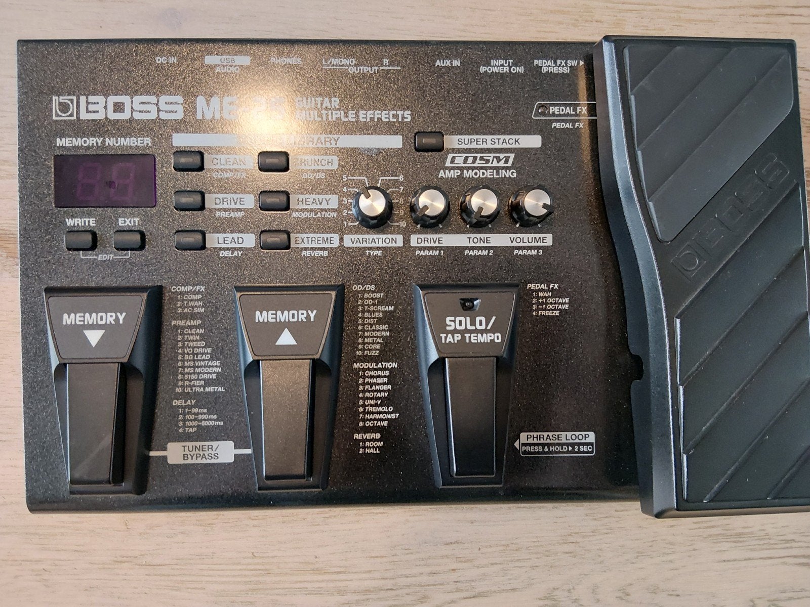 Boss ME-25 Gitaar Multi-effectpedaal, Muziek en Instrumenten, Effecten, Ophalen, Gebruikt, Multi-effect