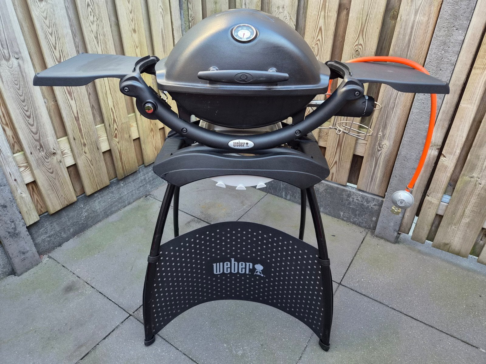 Weber Q1200 gasbarbecue met onderstel en bakplaat, Ophalen, Gebruikt, Weber