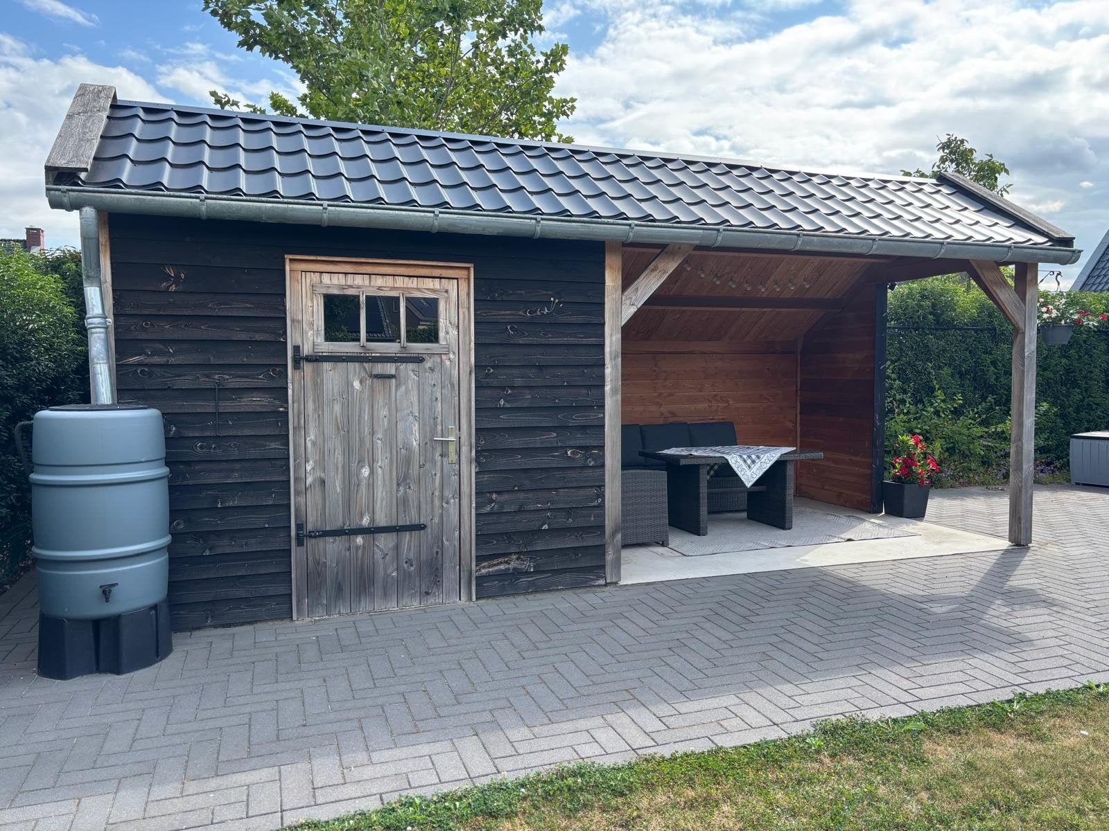 Houten schuur met overkapping, Ophalen, Schuur, 1 raam, 500 cm of meer