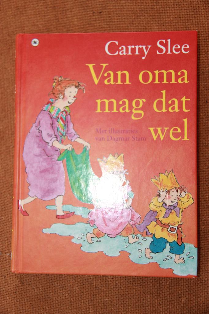 Boek: van Oma mag dat wel van schrijfster Carry Slee, Boeken, Non-fictie, Carry Slee, Ophalen of Verzenden, Zo goed als nieuw