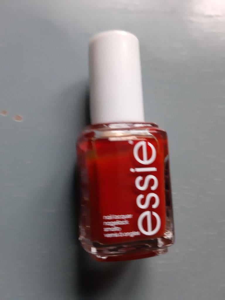 Essie nagellak, kleur: 426. (nieuw), Nieuw, Ophalen of Verzenden, Rood, Handen en Nagels