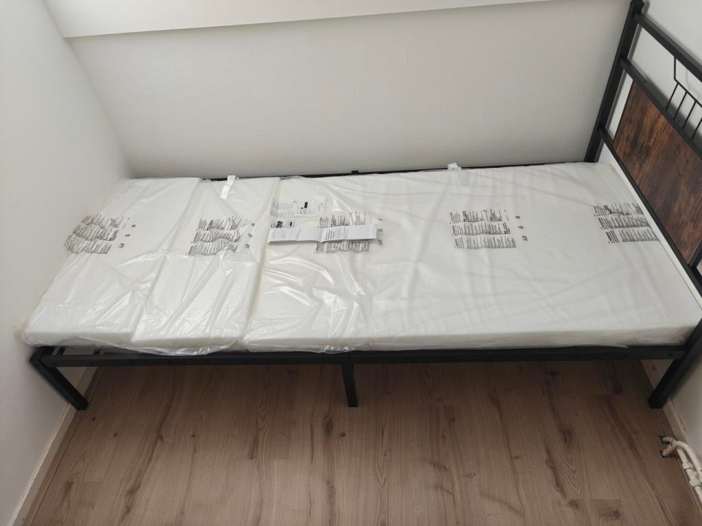 IKEA PLUTTEN bedframe met matras 80x200 cm, Ophalen, Verstelbaar, Eenpersoons, Zwart