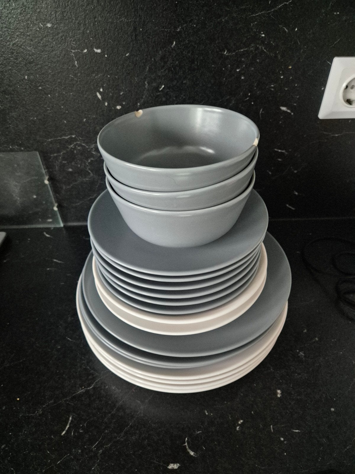 Servies set: borden en kommen (grijs/wit), Ophalen, Gebruikt, IKEA