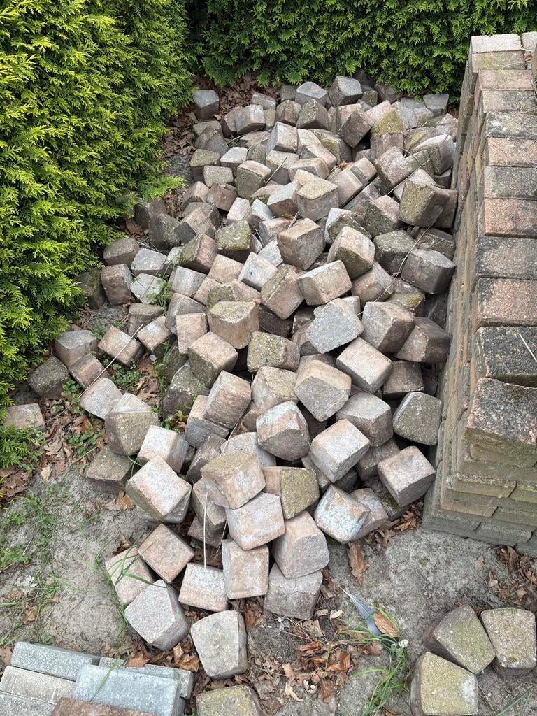 Gebruikte betonnen klinkers voor tuin of oprit, Tuin en Terras, Ophalen, Overige materialen, Gebruikt, Overige typen