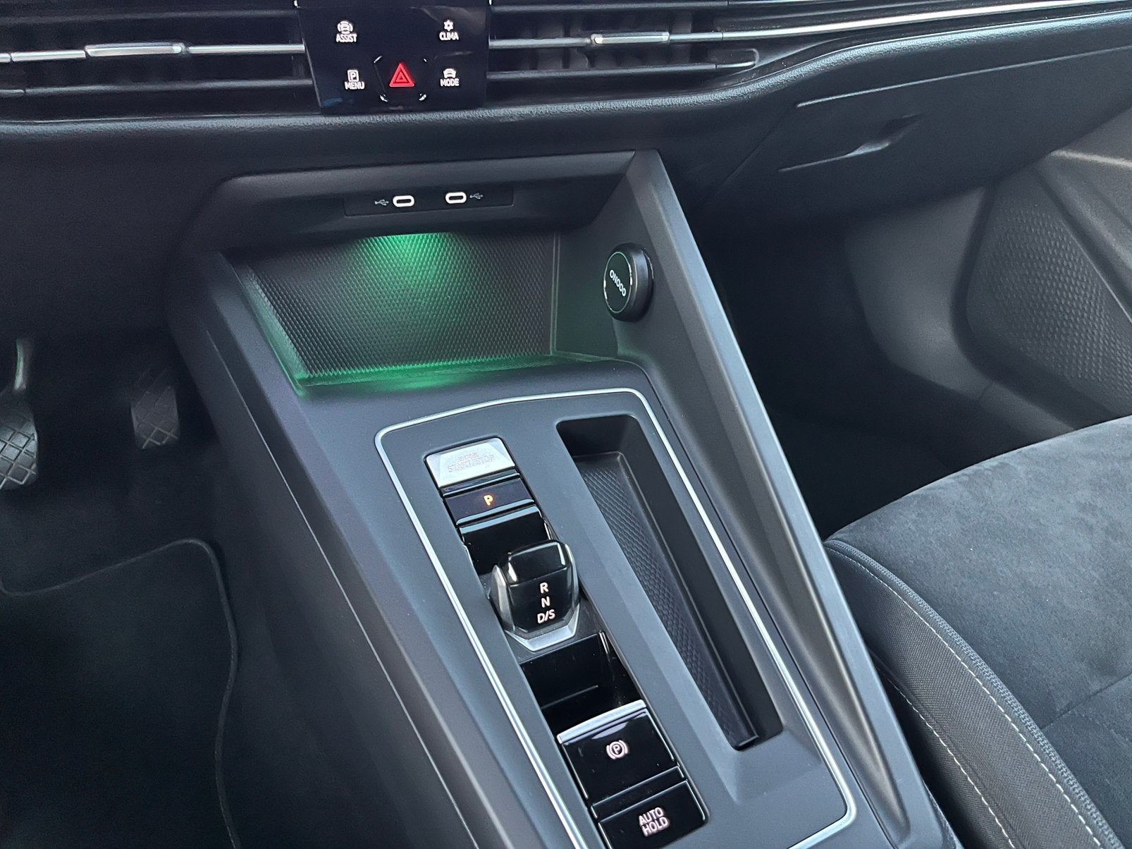 Foto 22 van Volkswagen Golf 1.4 e-Hybrid STYLE MASSAGE MEMORY ACC LED NA