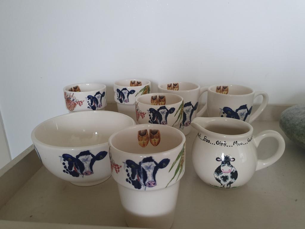 Verzameling Koe servies. Nieuw., Huis en Inrichting, Keuken | Servies, Ophalen of Verzenden, Nieuw, Overige stijlen