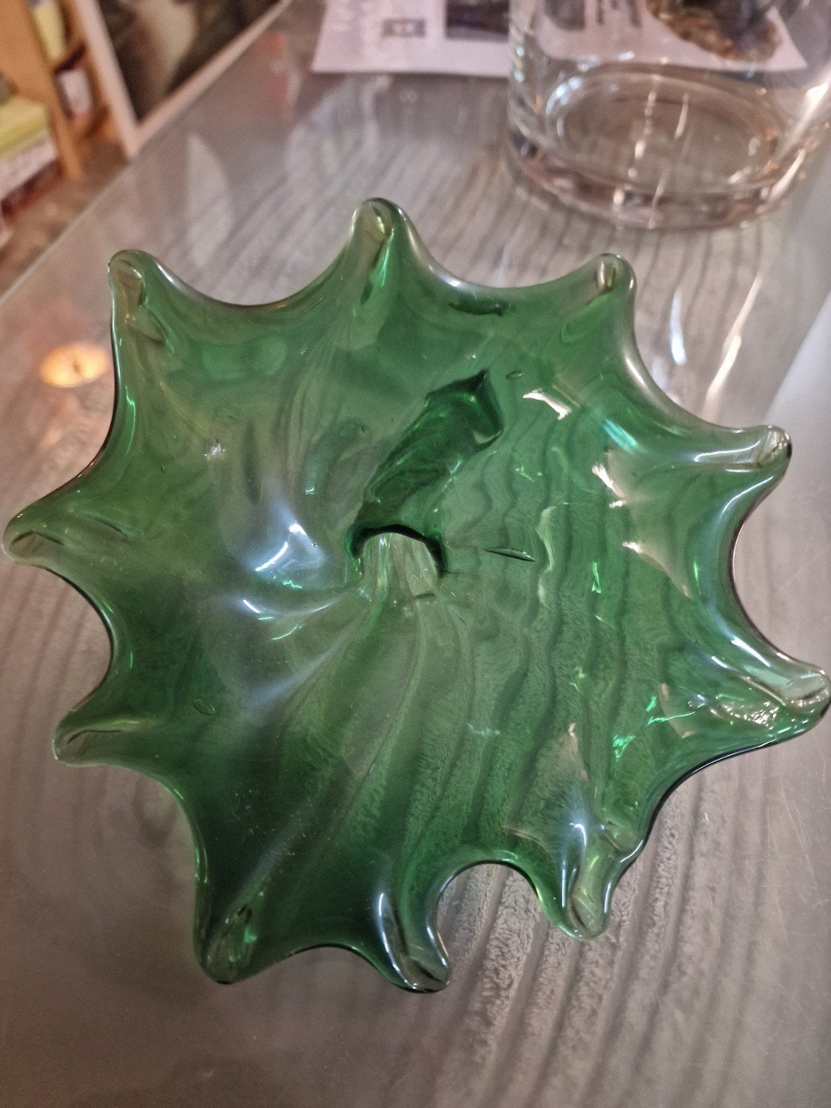 Groen glazen decoratie in spiraalvorm, Ophalen