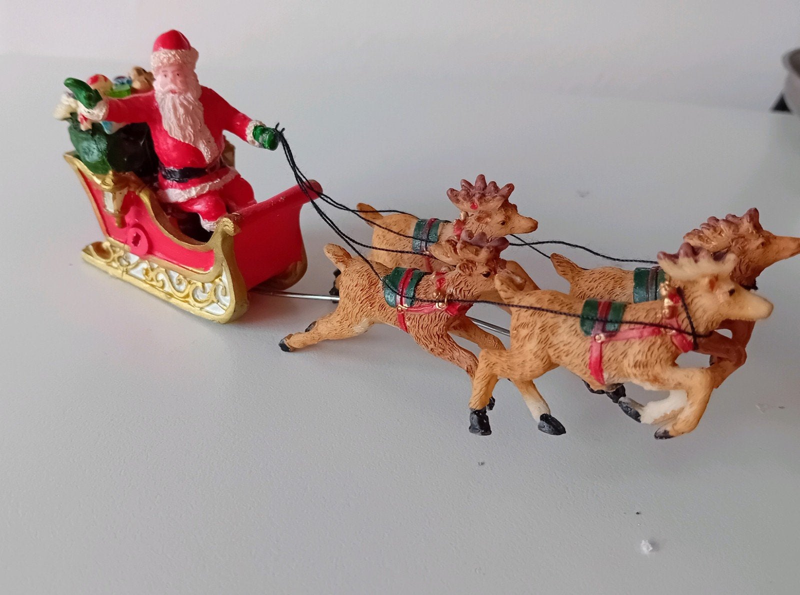 Lemax santa met rendieren, Lemax figuur Kerstdorp, Diversen, Kerst, Ophalen of Verzenden