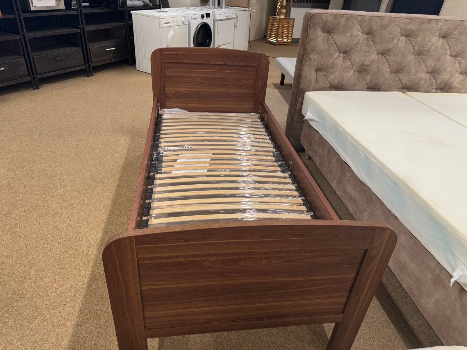 1-Persoons 90x200 Senioren houten bed+Bodem Walnoot €149,-, Ophalen, 90 cm, Eenpersoons, Bruin