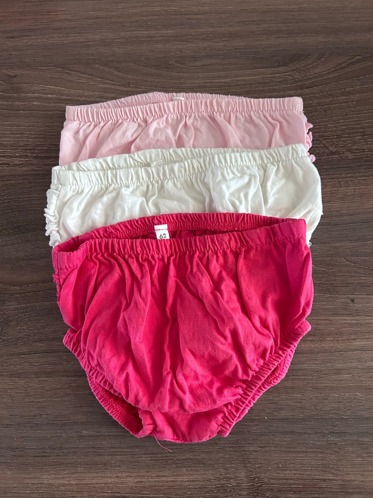 Set van 3 babybroekjes met ruches, maat 62, Kinderen en Baby's, Babykleding | Maat 62, Ophalen of Verzenden, Gebruikt, Meisje