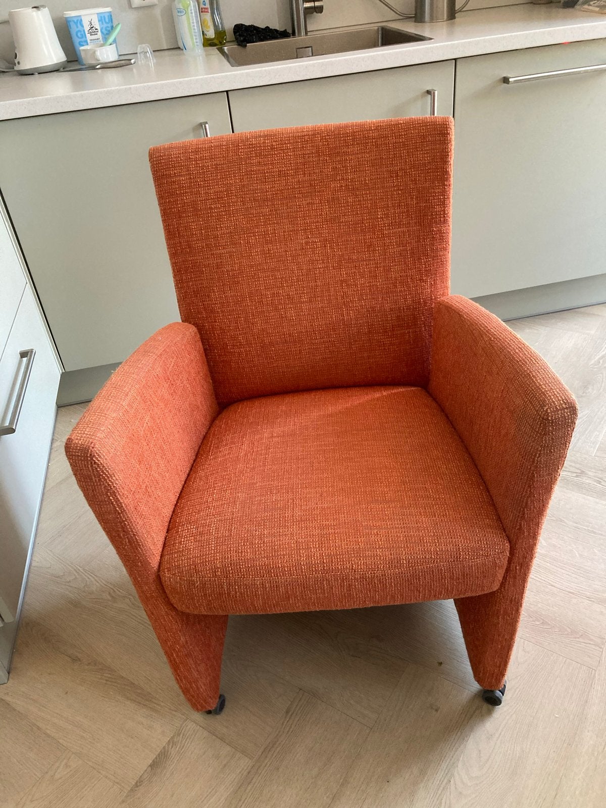 Gratis oranje stoeltje met wieltjes, gebruikte staat, Ophalen, Gebruikt, Overige kleuren, Eén