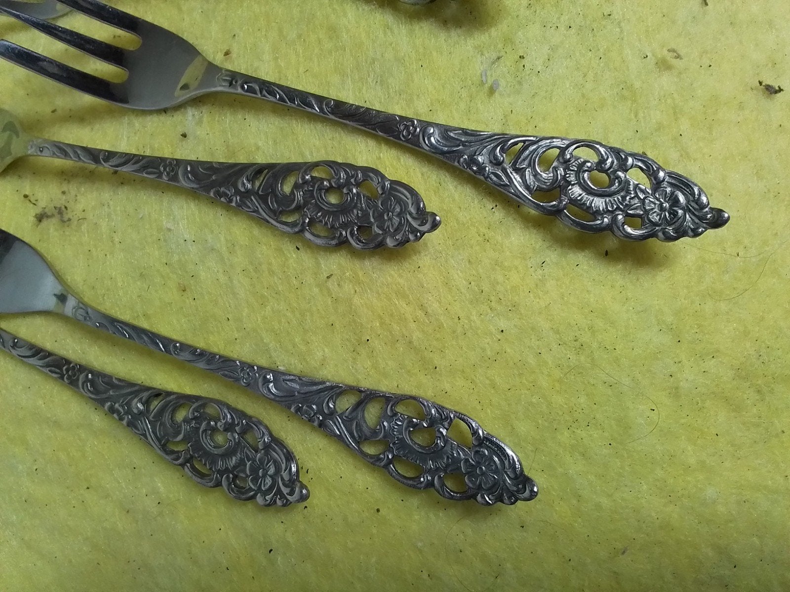 15697) 12 stuks mooi bewerkte gebaks vorkjes, Ophalen of Verzenden