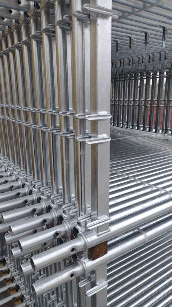 Stalen steiger Plettac | 120 m² | Met certificaat, Doe-het-zelf en Verbouw, Verzenden, Nieuw, Gevelsteiger, 5 meter of hoger