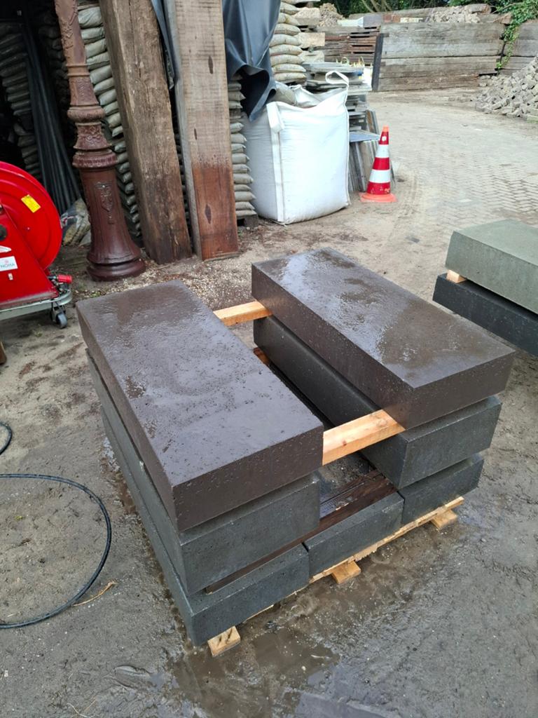 2 stuks schellevis trapblok 40x15x100, taupe, Tuin en Terras, Tegels en Klinkers, Ophalen of Verzenden, Beton, Terrastegels