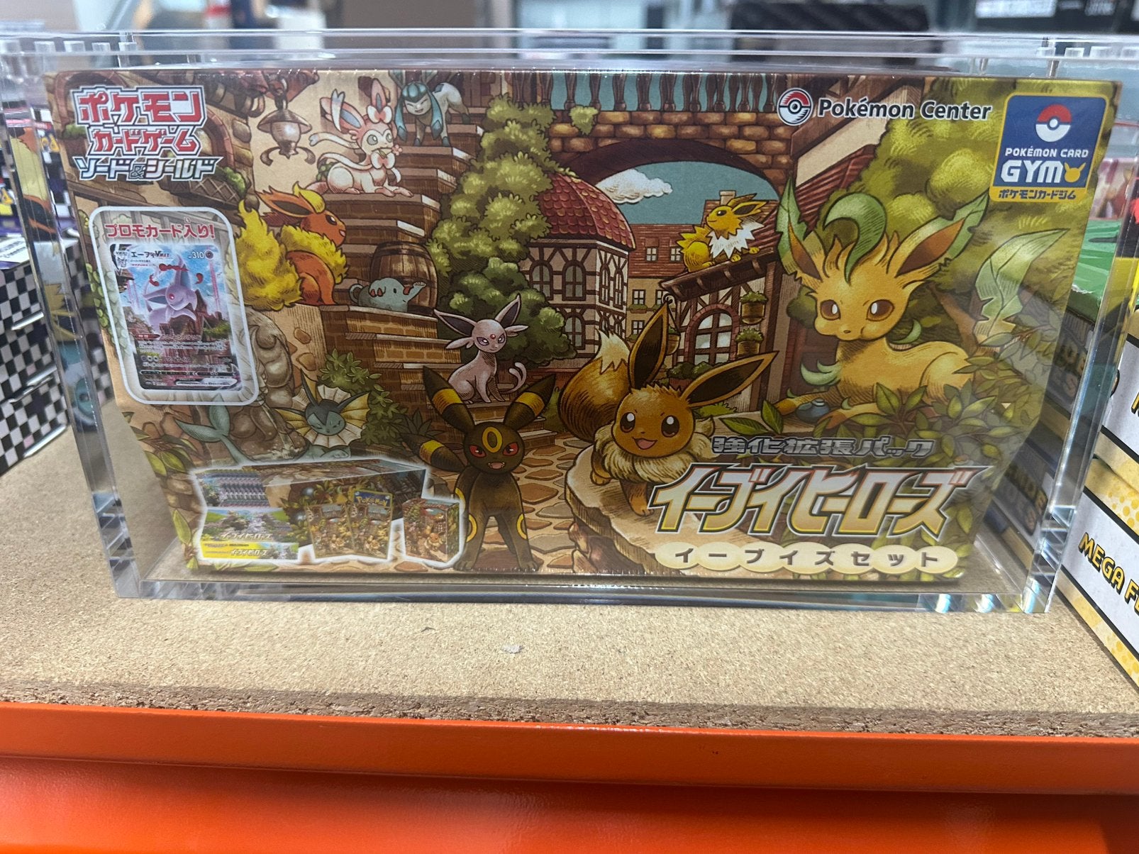 Pokemon Eevee heroes gym box incl acryl ( inruil mogelijk), Ophalen, Zo goed als nieuw, Meerdere kaarten