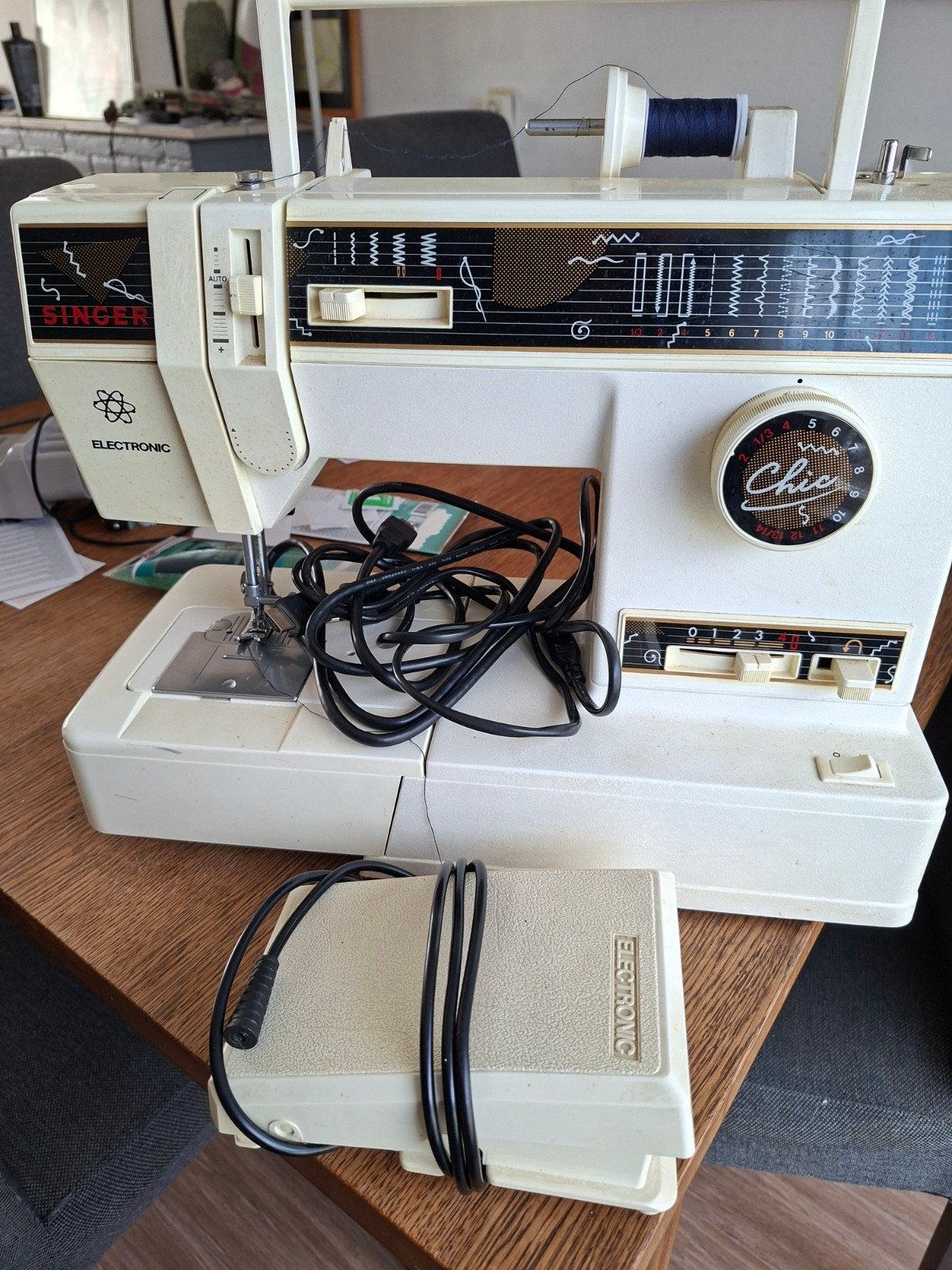 Singer Electronic Chic Naaimachine met Voetpedaal, Hobby en Vrije tijd, Ophalen, Gebruikt, Naaimachine, Singer