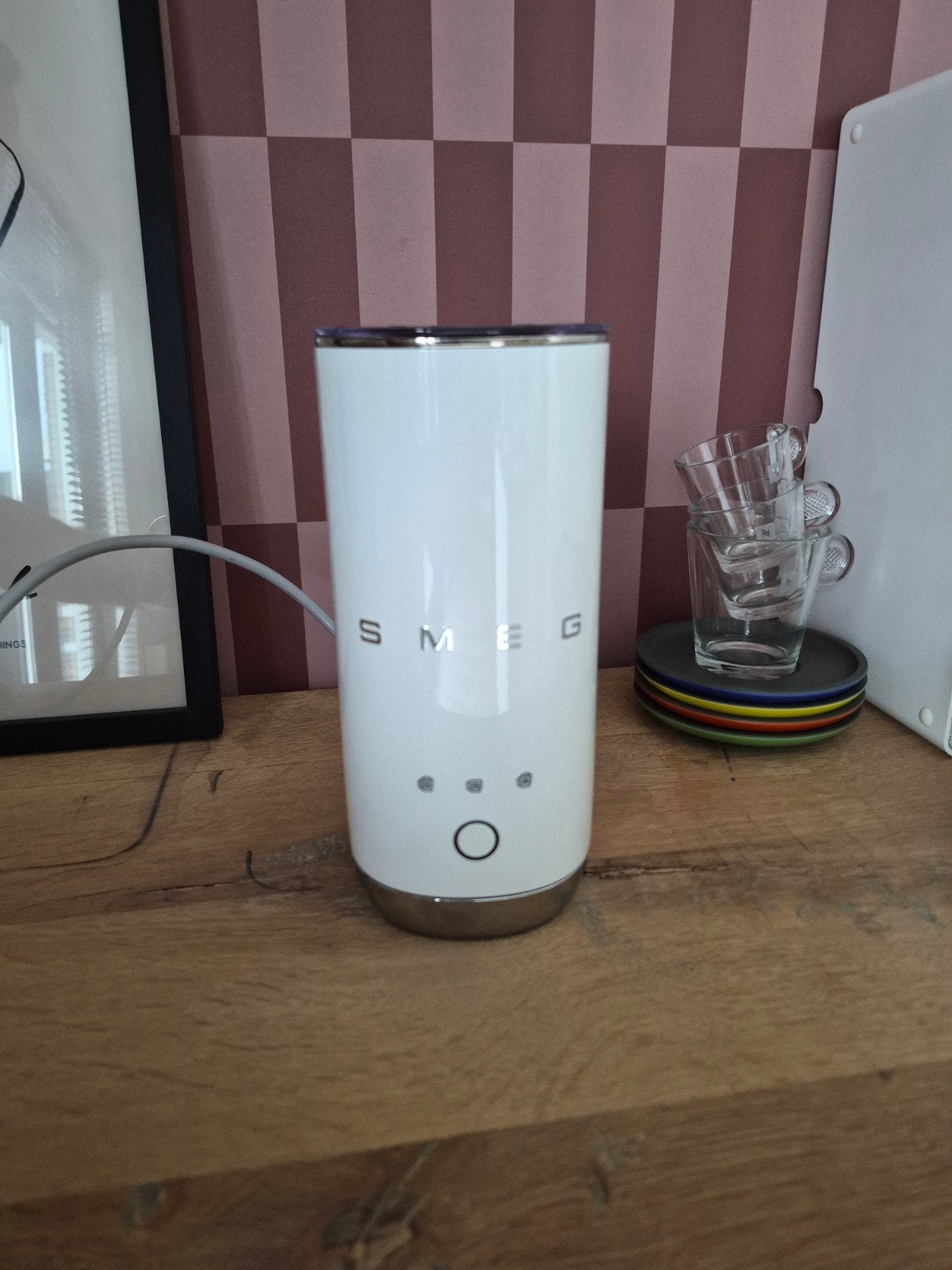 SMEG melkopschuimer - Zo goed als nieuw, Witgoed en Apparatuur, Melkopschuimers, Ophalen of Verzenden, Zo goed als nieuw, Elektrische melkopschuimer