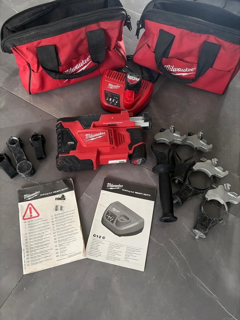 Milwaukee Stofafzuigset 12V M12DE met 2 accu's en lader, Ophalen of Verzenden, Zo goed als nieuw