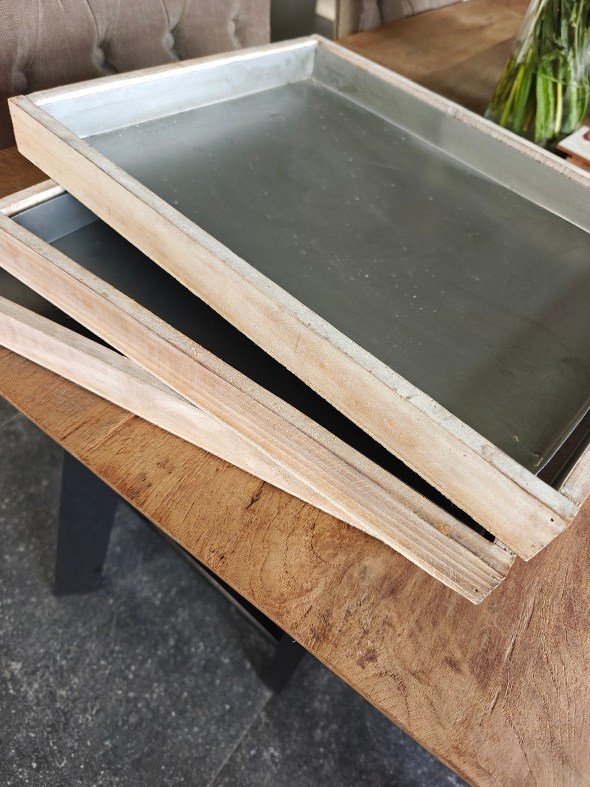 Mooie set van drie nieuwe dienbladen met een houten rand, Ophalen of Verzenden, Nieuw, Minder dan 80 cm, Minder dan 80 cm