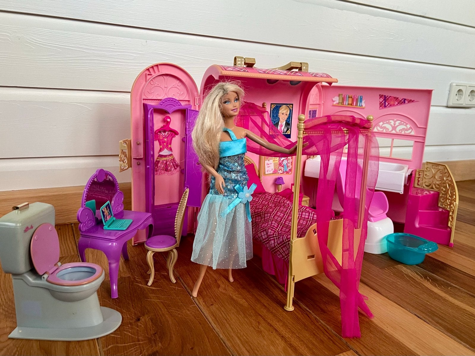 Barbie Droomkoffer met Pop en Accessoires, Kinderen en Baby's, Ophalen of Verzenden, Zo goed als nieuw, Barbie
