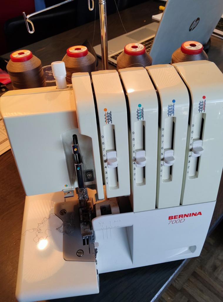 Bernina lockmachine, Ophalen, Zo goed als nieuw, Lockmachine, Bernina