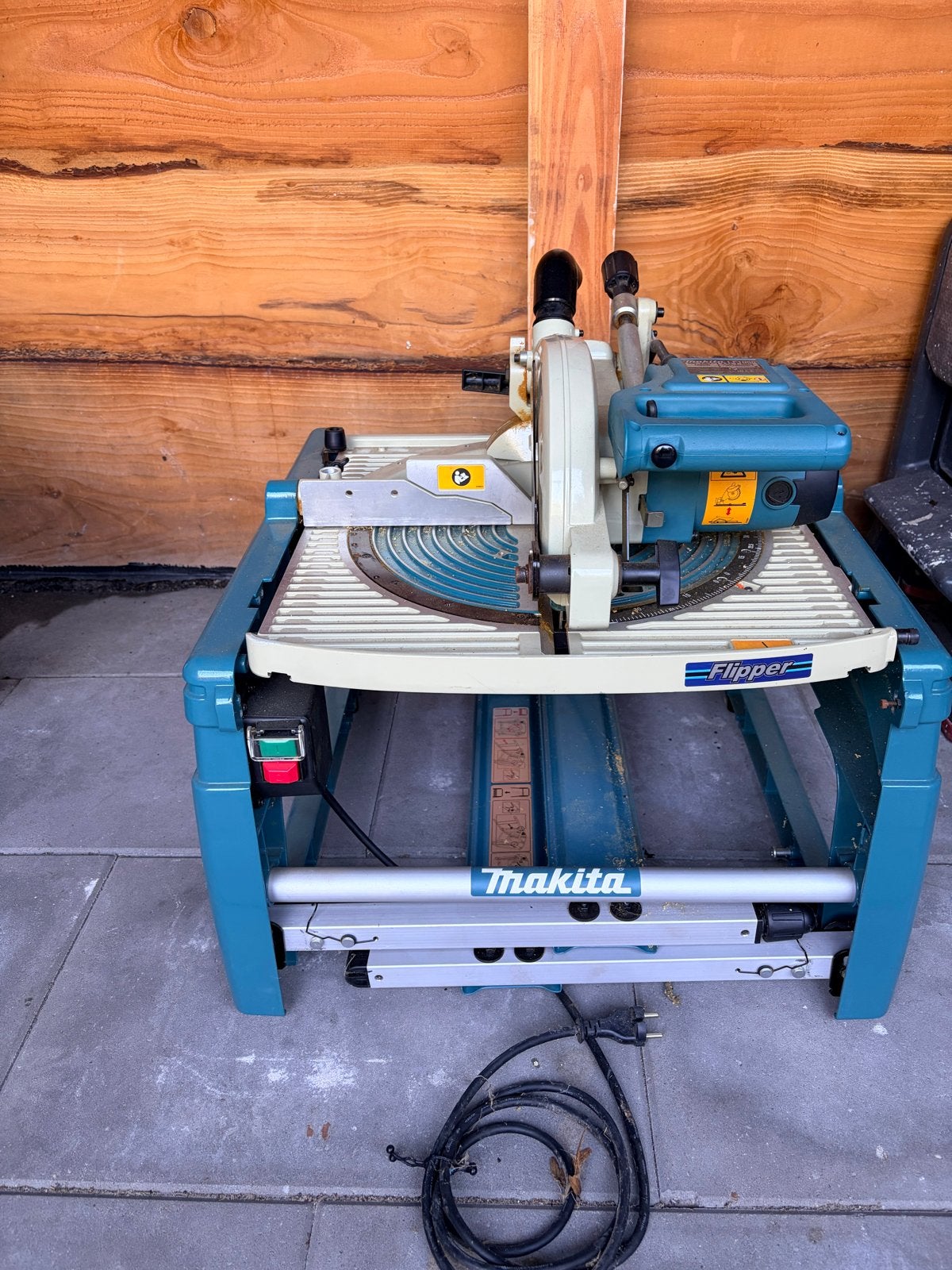 Makita LF1000 Flip Over Zaag - Tafel-, afkort- en verstekzaa, Ophalen, 70 mm of meer, Zo goed als nieuw, Afkortzaag