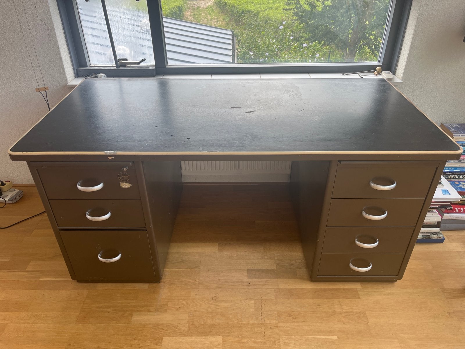 Vintage metalen bureau met bureaustoel en ladeblokken, Huis en Inrichting, Ophalen, Overige typen, Gebruikt, Met lades