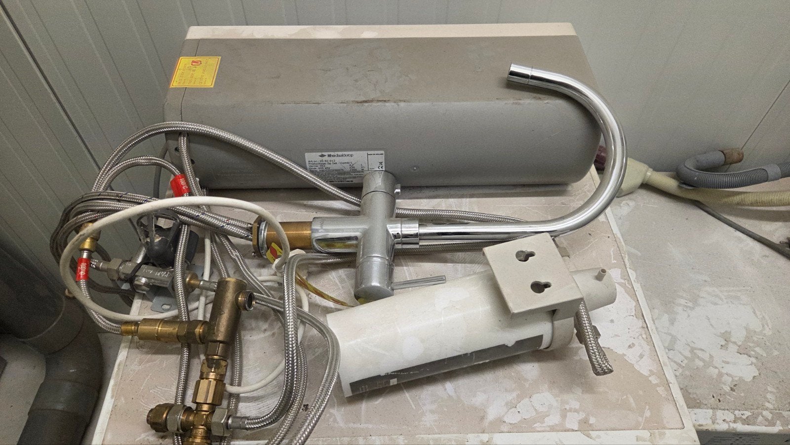 Itho Daalderop Plintboiler met mengkraan en filter, Ophalen, Gebruikt, Boiler, Minder dan 20 liter