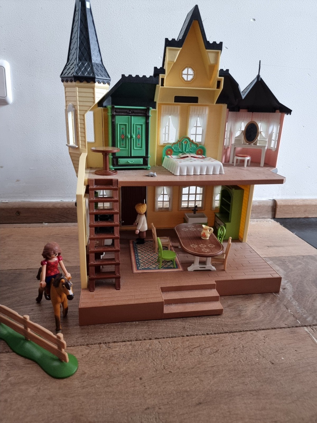 Playmobil Spirit Huis met paard en accessoires, Kinderen en Baby's, Speelgoed | Playmobil, Ophalen of Verzenden, Zo goed als nieuw