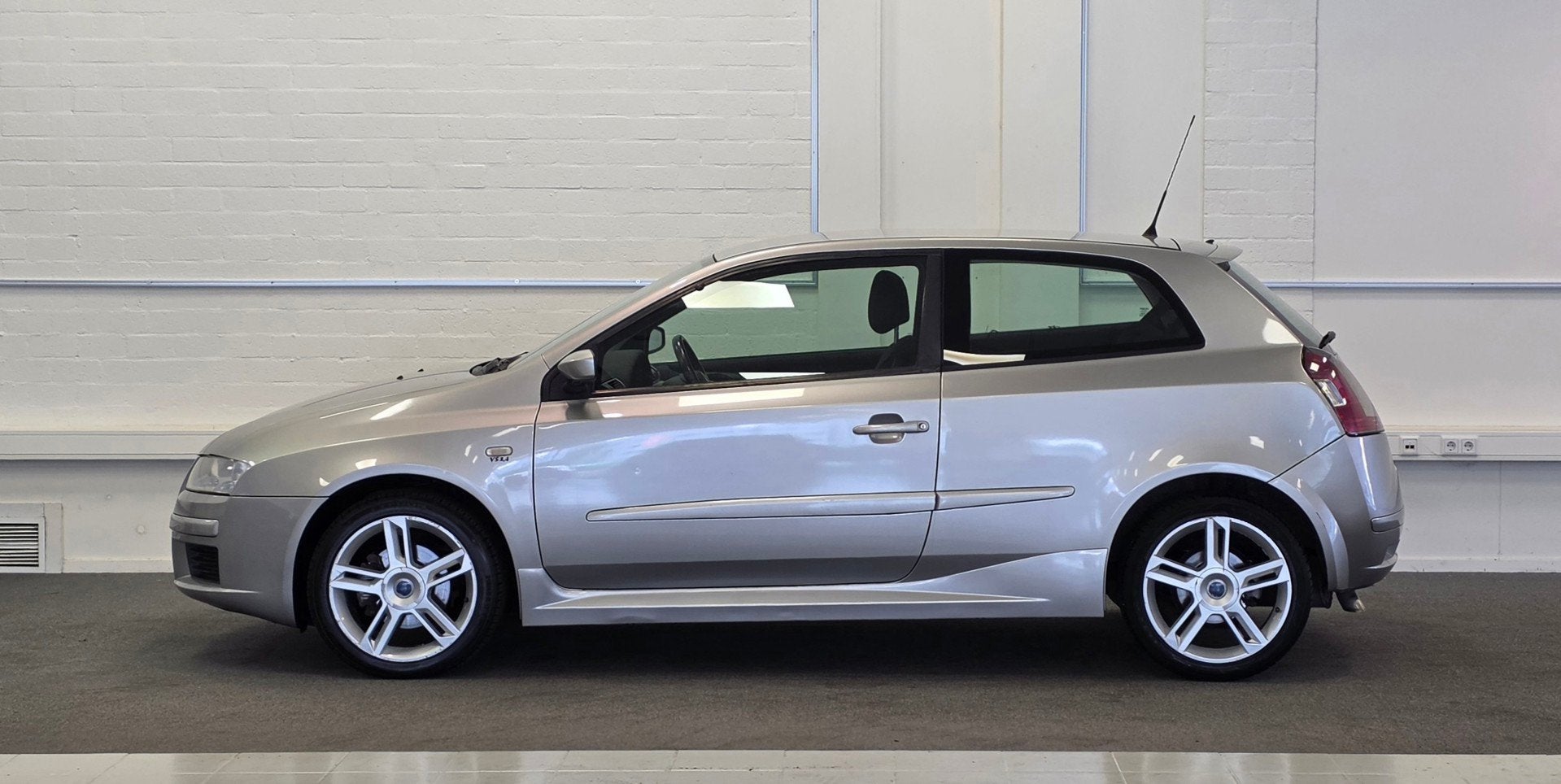 Fiat Stilo 2.4i 20V Abarth 170pk 17" LM Nieuwe APK Garantie, Auto's, Voorwielaandrijving, Stof, Gebruikt, Zwart