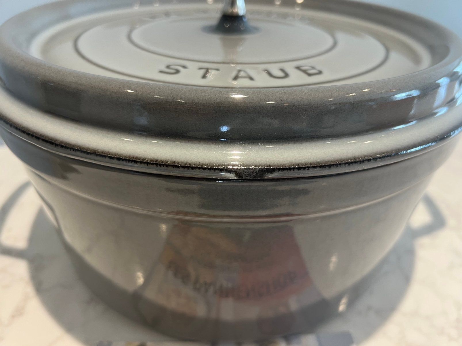 Staub La Cocotte 28 cm Grafiet grijs in goede staat, Gebruikt, Met handvatten, Ophalen of Verzenden, Staub