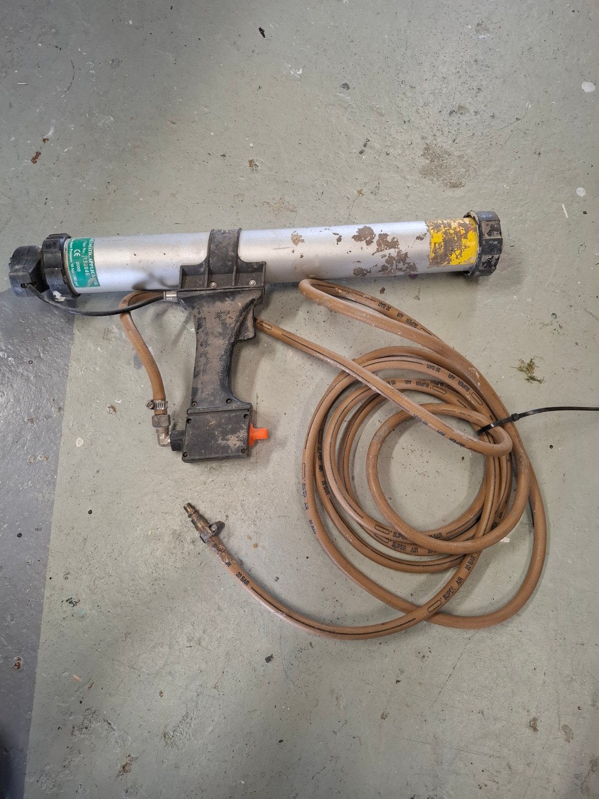 Gebruikte Kitspuit met luchtslang, Doe-het-zelf en Verbouw, Gereedschap | Handgereedschap, Ophalen, Gebruikt, Kitspuit, Overige merken