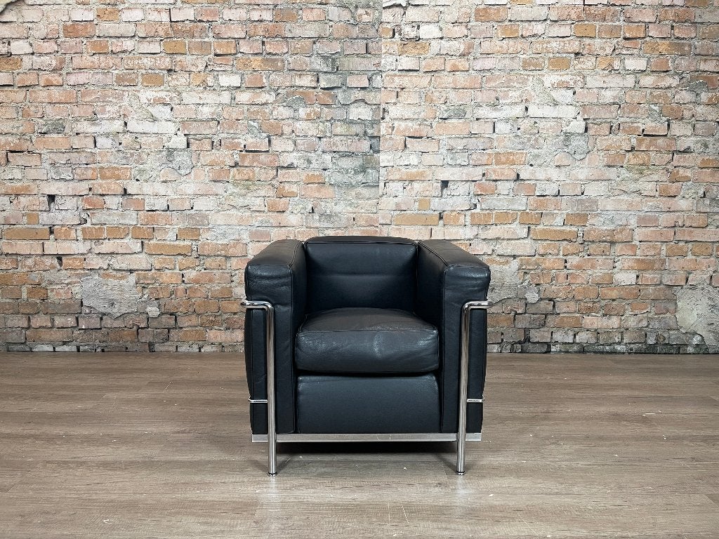 Cassina LC2 – Zwart leer | Le Corbusier, Huis en Inrichting, Fauteuils, Ophalen, Design, 75 tot 100 cm, Zo goed als nieuw