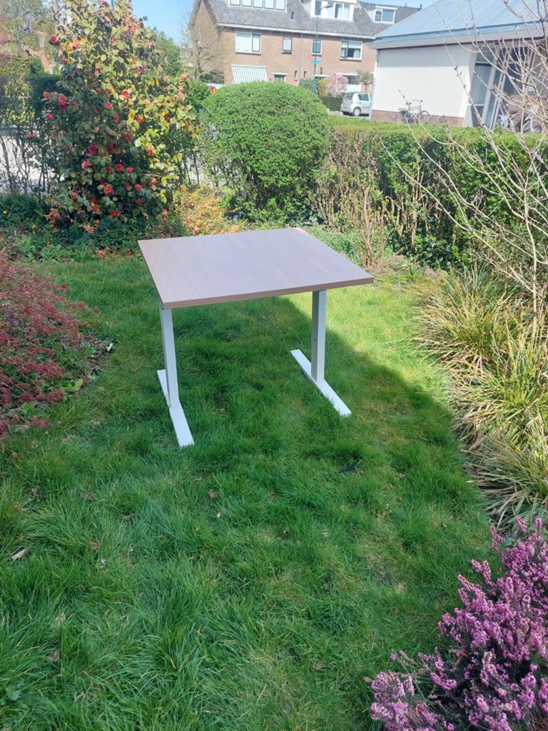 In hoogte verstelbare tafel 80x80 cm, Huis en Inrichting, Tafels | Bijzettafels, Ophalen, Vierkant, Zo goed als nieuw, X