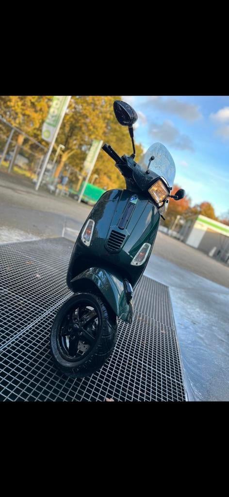 Vespa – British Racing Green – Mooi project, Fietsen en Brommers, Scooters | Vespa, Ophalen, Zo goed als nieuw, Benzine