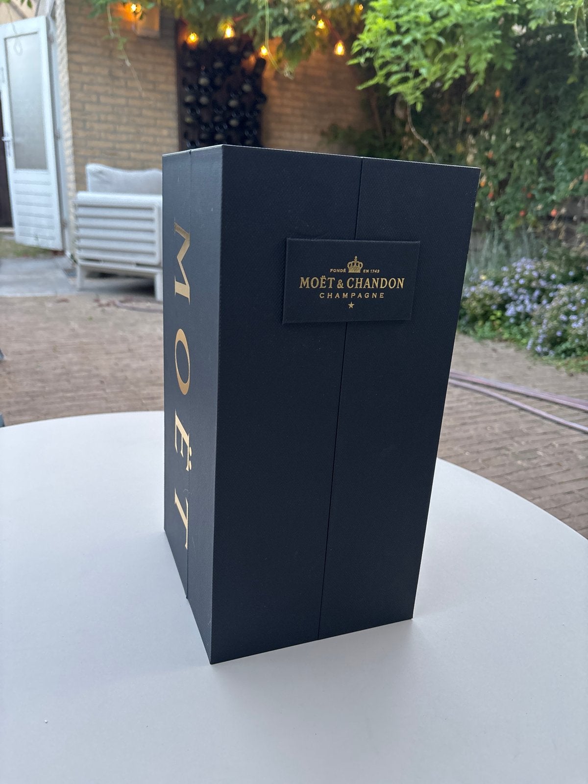 Moët & Chandon geschenkdoos met 2 champagneglazen, Zwart, Ophalen of Verzenden, Zo goed als nieuw, Modern